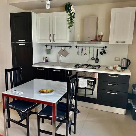 Piccolo Loft In Centro Asti Apartment Exterior foto