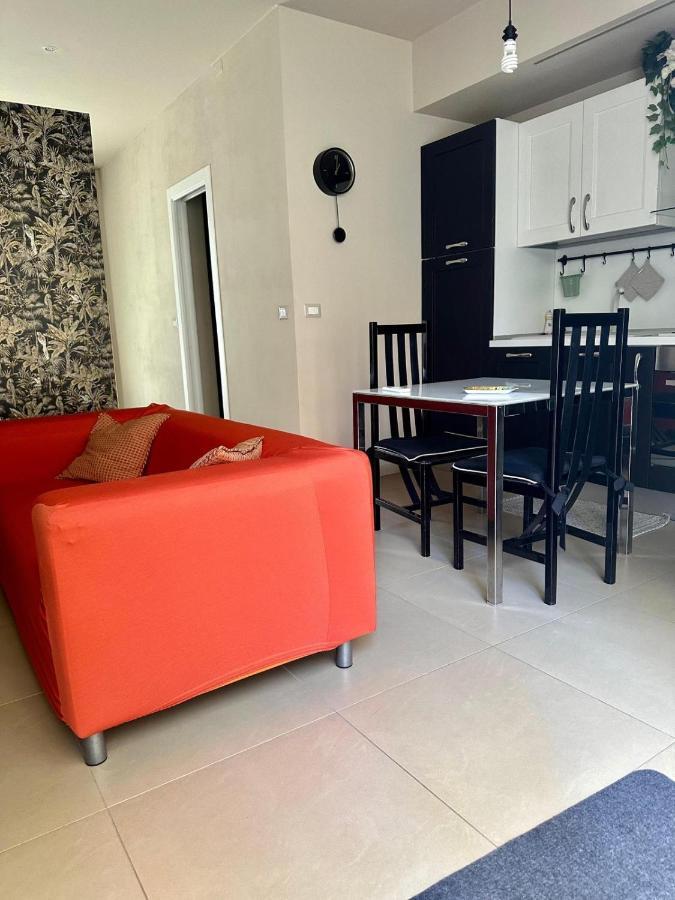 Piccolo Loft In Centro Asti Apartment Exterior foto
