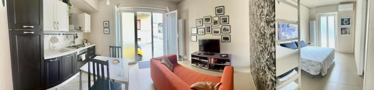 Piccolo Loft In Centro Asti Apartment Exterior foto